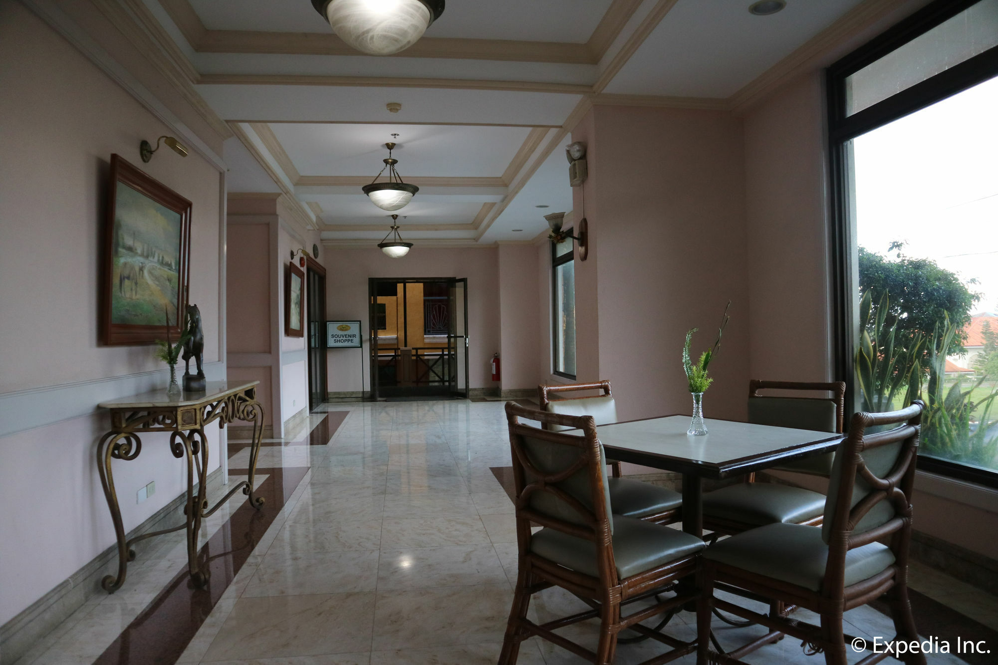 Sunrise Holiday Mansion Tagaytay City Eksteriør billede